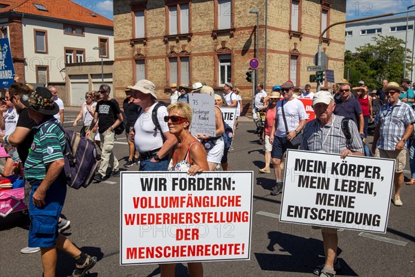 Demonstration in Landau, Palatinate: The demonstration was directed against the government's planned corona measures. There were also calls for peace negotiations instead of arms deliveries