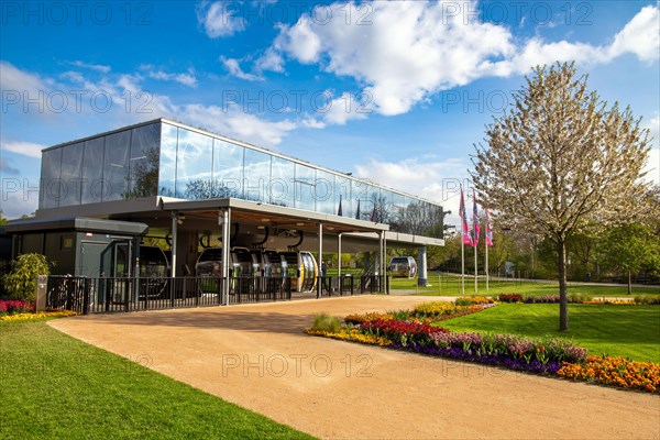 BUGA (Federal Garden Show) Mannheim 2023: The cable car connects the two exhibition grounds Luisenpark and Spinelli Park with each other