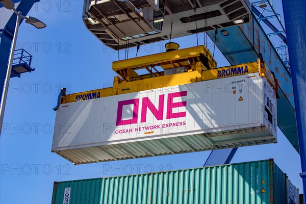 Cargo handling in the port of Mannheim (Baden-Wuerrtemberg)