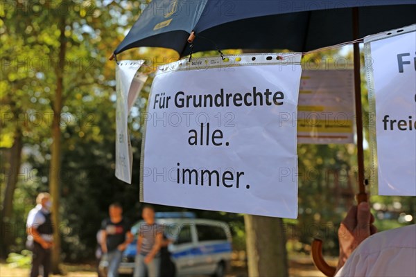 Mannheim: Several hundred people took part in a vigil at the upper Luisenpark to protest against the federal government's coronavirus measures. The rally was organised by the Querdenken 621 initiative