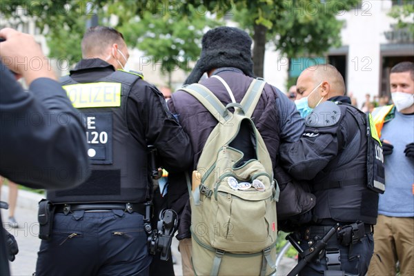 Berlin: The planned lateral thinker demo for peace and freedom against the corona measures of the federal government was banned. Several arrests were made