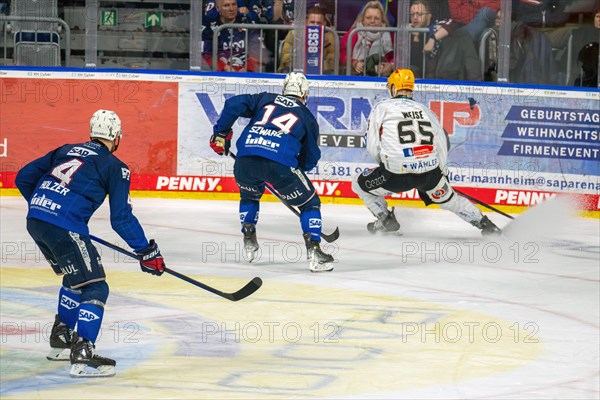 Game scene Adler Mannheim against Fischtown Pinguins Bremerhaven (PENNY DEL, German Ice Hockey League)