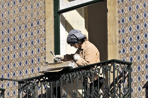 Painting on the Bakon, Alfama neighbourhood, Lisbon, Lisboa, Portugal, Europe