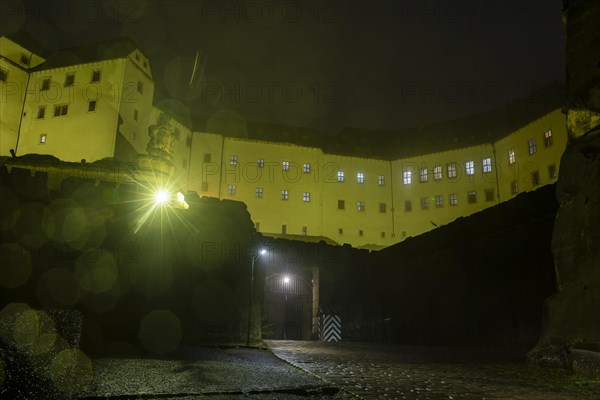 Winter atmosphere at the mountain fortress, Koenigstein, Saxony, Germany, Europe