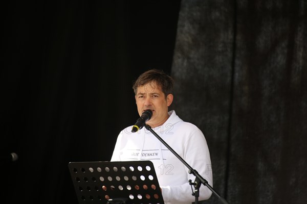 Michael Ballweg speaks at the large lateral thinkers' demonstration in Stuttgart. The motto of the demonstration was Fundamental rights are not negotiable