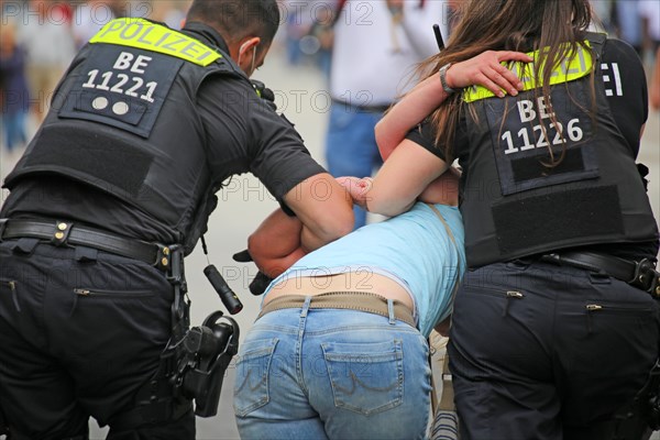 Berlin: The planned lateral thinker demo for peace and freedom against the corona measures of the federal government was banned. Several arrests were made