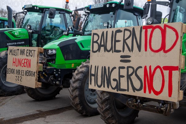 Farmers' protests in Ludwigshafen am Rhein: large demonstration by farmers from the Southern Palatinate and the Vorderpfalz at the Friedrich-Ebert-Halle