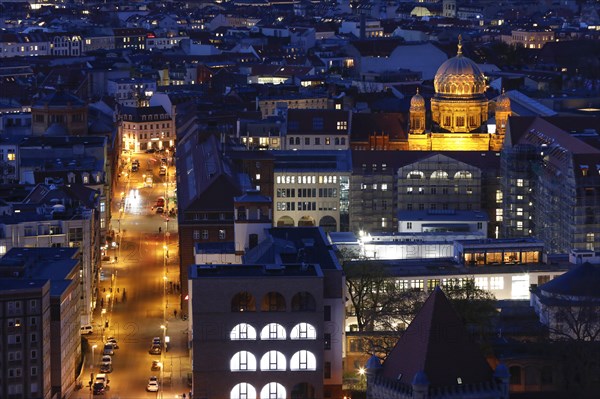 Berlin Mitte in the evening with Tucholskystrasse and the synagogue, 21.04.2021