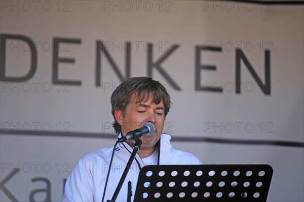 Karlsruhe: Michael Ballweg speaks at the Corona protests against the measures taken by the federal government. The protests were organised by the Querdenken 721 Karlsruhe initiative