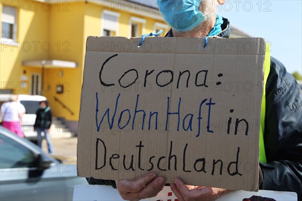 Rally against the corona measures: Demonstrators express their criticism of the corona policy with an authorised sign campaign in Industriestrasse in Ludwigshafen