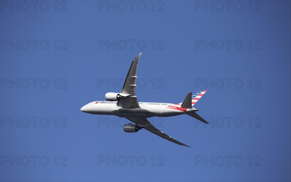 A passenger aircraft of the US airline American Airlines takes off from Frankfurt Airport