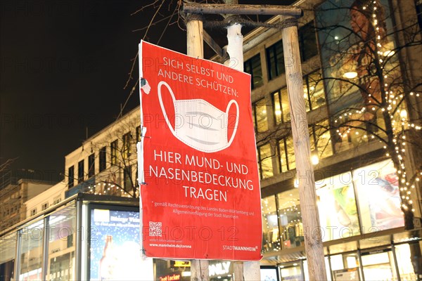 Information board on the obligation to wear masks in Mannheim city centre