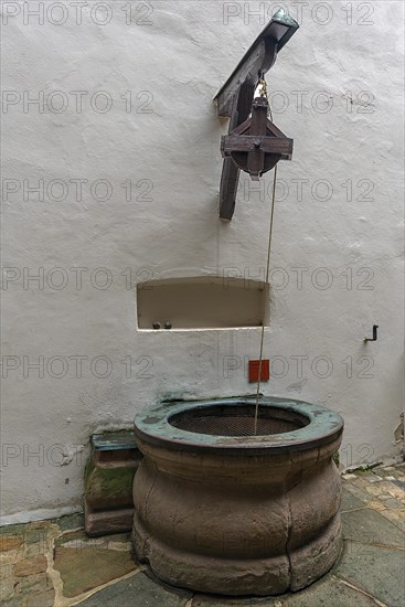 Historic draw well in the courtyard of the Fembohaus, Nuremberg, Middle Franconia, Bavaria, Germany, Europe