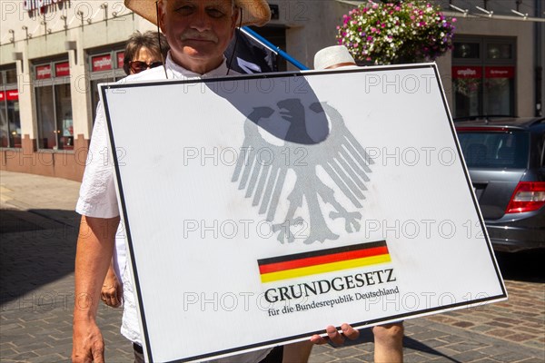 Demonstration in Landau, Palatinate: The demonstration was directed against the government's planned corona measures. There were also calls for peace negotiations instead of arms deliveries