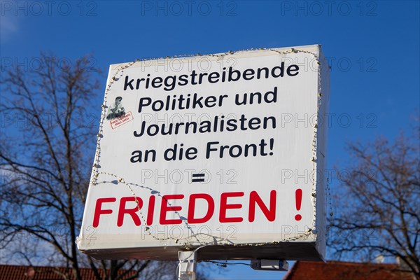 Demonstration in Landau in der Pfalz in favour of peace negotiations, affordable energy and living costs and politicians' liability. The demonstration was organised by a private individual