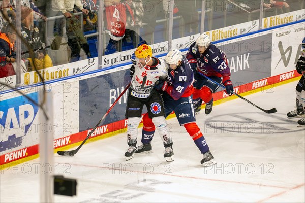 Game scene Adler Mannheim against Fischtown Pinguins Bremerhaven (PENNY DEL, German Ice Hockey League)