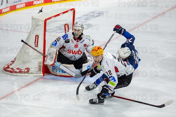 Game scene Adler Mannheim against Fischtown Pinguins Bremerhaven (PENNY DEL, German Ice Hockey League)