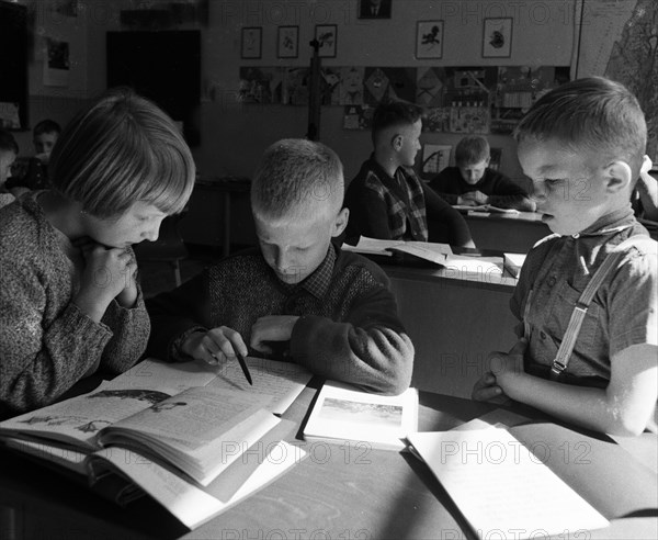 DEU, Germany, Dortmund: Personalities from politics, economy and culture from the years 1965-71. Sauerland. Village school 1st grade ca. 1965-6 with pupils of several years, Europe