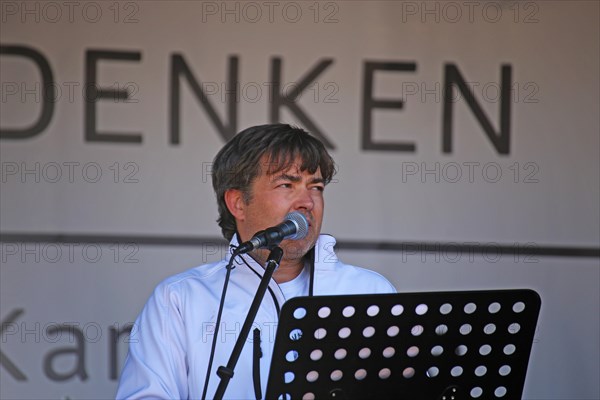 Karlsruhe: Michael Ballweg speaks at the Corona protests against the measures taken by the federal government. The protests were organised by the Querdenken 721 Karlsruhe initiative