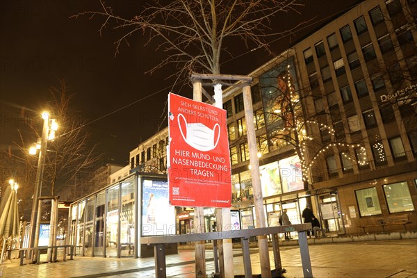 Information board on the obligation to wear masks in Mannheim city centre