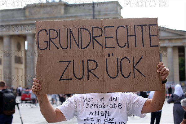 Berlin: The planned lateral thinkers' demonstration for peace and freedom against the German government's corona measures was banned. Some demonstrators were nevertheless on site