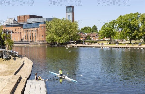 Royal Shakespeare Company theatre, River Avon, Stratford-upon-Avon, Warwickshire, England, U