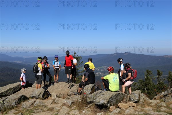 Mountain bike tour through the Bavarian Forest with the DAV Summit Club: On the summit of the Grosser Arber 1, 456 metres above sea level