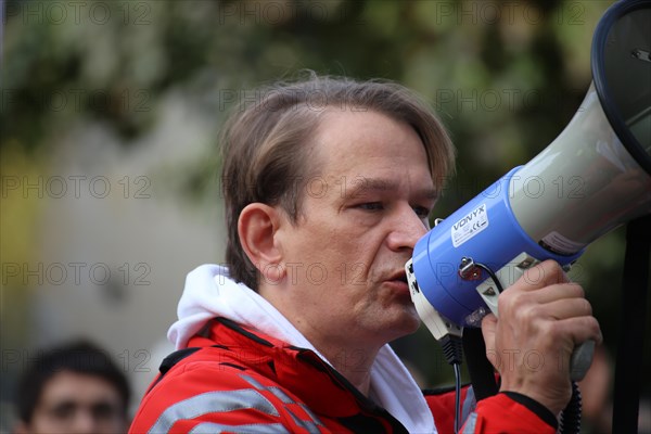 Corona protests in Mannheim: Several hundred opponents of the current corona measures gather at a rally organised at short notice. Among the speakers was Dr Bodo Schiffmann