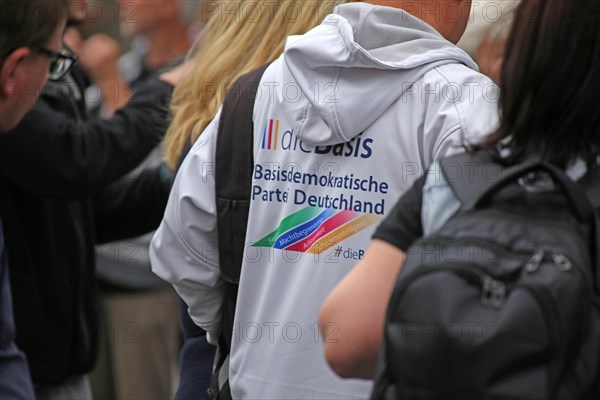 Berlin: The planned lateral thinkers' demonstration for peace and freedom against the German government's corona measures was banned. Some demonstrators were nevertheless on site