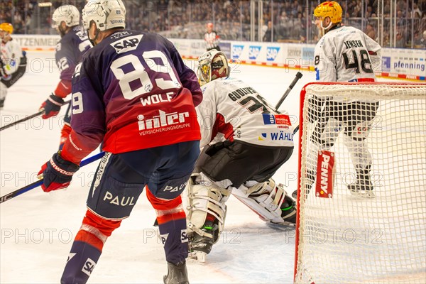 Game scene Adler Mannheim against Fischtown Pinguins Bremerhaven (PENNY DEL, German Ice Hockey League)