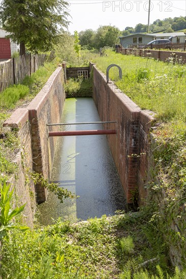 Newly cleared lock on Wiltshire and Berkshire canal, Dauntsey Lock, Wiltshire, England, UK