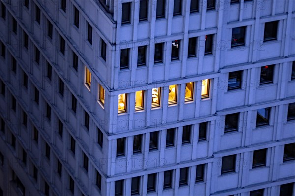 The last employee in this office can switch off the lights and call it a day, Berlin, 20/04/2021