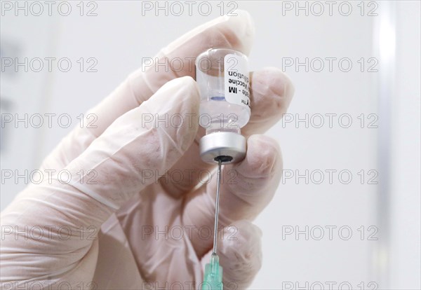 Syringes are filled with the Covid19 Biontech Pfizer vaccine Comirnaty in a vaccination centre by soldiers of the German Armed Forces, Schoenefeld, 26.02.2021