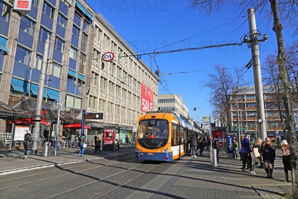 Street scene from Mannheim city centre at Paradeplatz (Mannheim, Baden-Wuerttemberg)