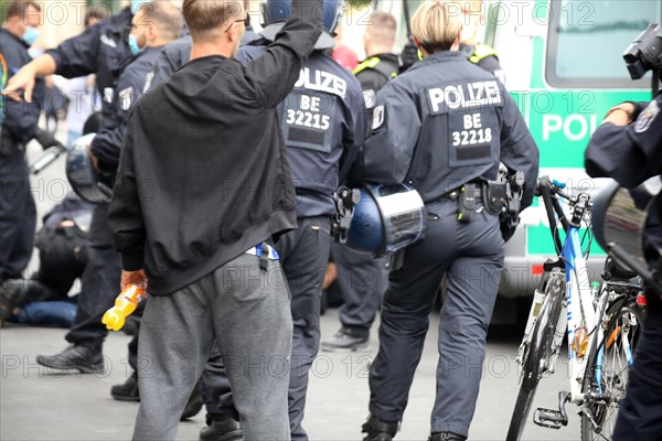 Berlin: The planned lateral thinkers' demonstration for peace and freedom against the German government's corona measures was banned. Some demonstrators were nevertheless on site