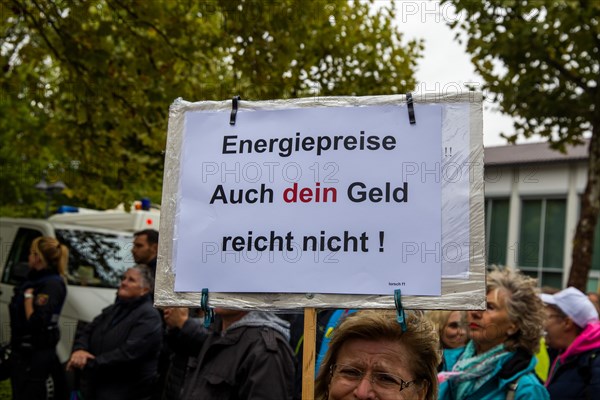 Demonstration in Herxheim near Landau (Palatinate) : Under the slogan Herxheim stands up, a joint march of craftsmen, farmers and small and medium-sized businesses, the arms deliveries, energy prices and the continuation of corona measures were denounced, among other things