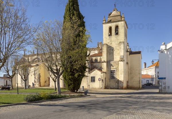 Church Igreja Matriz de Nossa Senhora da Assuncaoin, village of Alvito, Beja District, Baixo Alentejo, Portugal, southern Europe, Europe