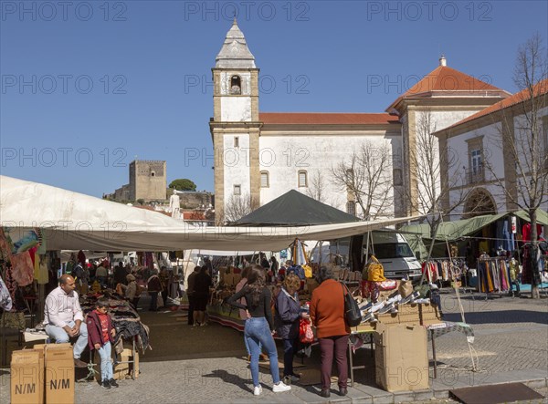 Igreja de Santa Maria da Devesa church on market day, Castelo de Vide, Alto Alentejo, Portugal, southern Europe, Europe