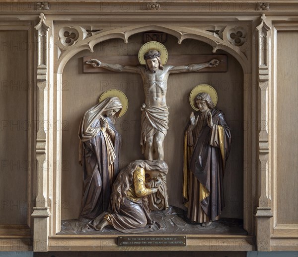 Reredos altar carved figures Jesus Christ church of Saint Peter and Saint Paul, Aldeburgh, Suffolk, England, UK