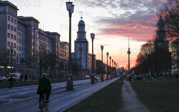 Evening atmosphere on Frankfurter Allee with a view of the television tower, Berlin, 29/03/2021