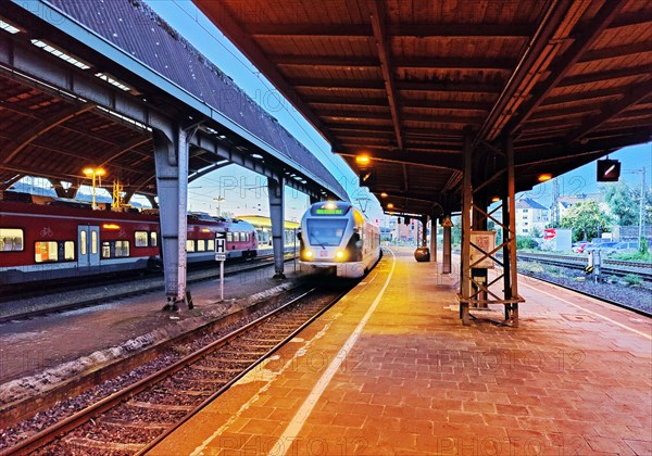 Deserted platform with arriving train in the evening, main station, Hagen, North Rhine-Westphalia, Germany, Europe