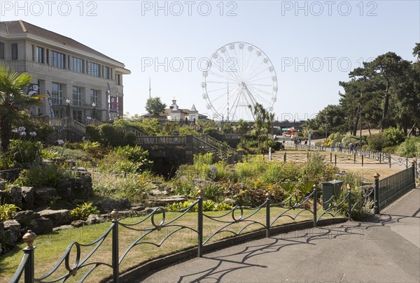 Pavilion and Big Wheel ferris wheel from Lower Gardens, Bourne Valley Greenway, Bournemouth, Dorset, England, UK