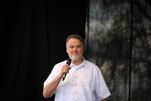 Molecular biologist Dr Stefan Lanka speaks at the large-scale lateral thinking demonstration in Stuttgart. The motto of the demonstration was Fundamental rights are not negotiable