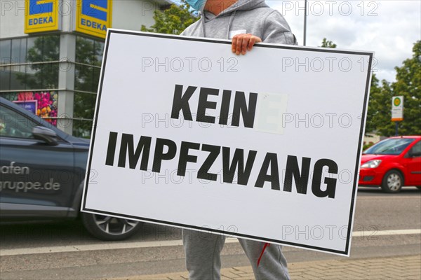 Rally against the corona measures: Demonstrators express their criticism of the corona policy with an authorised sign campaign in Industriestrasse in Ludwigshafen