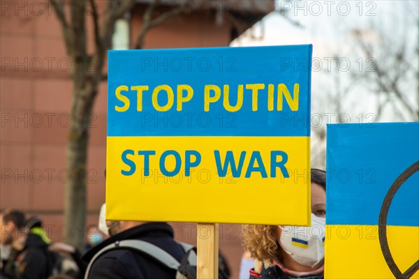 Peace demonstration against the war in Ukraine in the cities of Ludwigshafen and Mannheim with a joint closing rally in the courtyard of honour at Mannheim Palace