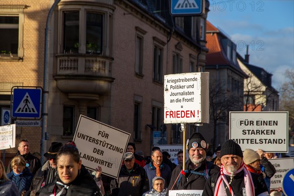 Demonstration in Landau in der Pfalz in favour of peace negotiations, affordable energy and living costs and politicians' liability. The demonstration was organised by a private individual