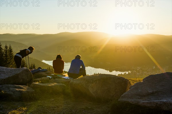 Hiking group, view from Hochfirst to Titisee and Feldberg, sunset, near Neustadt, Black Forest, Baden-Wuerttemberg, Germany, Europe