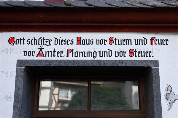 Lettering above a front door, request, prayer, protection, offices, taxes, tax office, Cochem, Rhineland-Palatinate, Germany, Europe