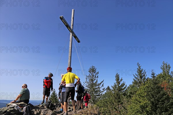 Mountain bike tour through the Bavarian Forest with the DAV Summit Club: stopover on the summit of the Muehlriegel, 1, 080 metres above sea level