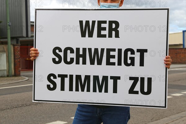 Rally against the corona measures: Demonstrators express their criticism of the corona policy with an authorised sign campaign in Industriestrasse in Ludwigshafen